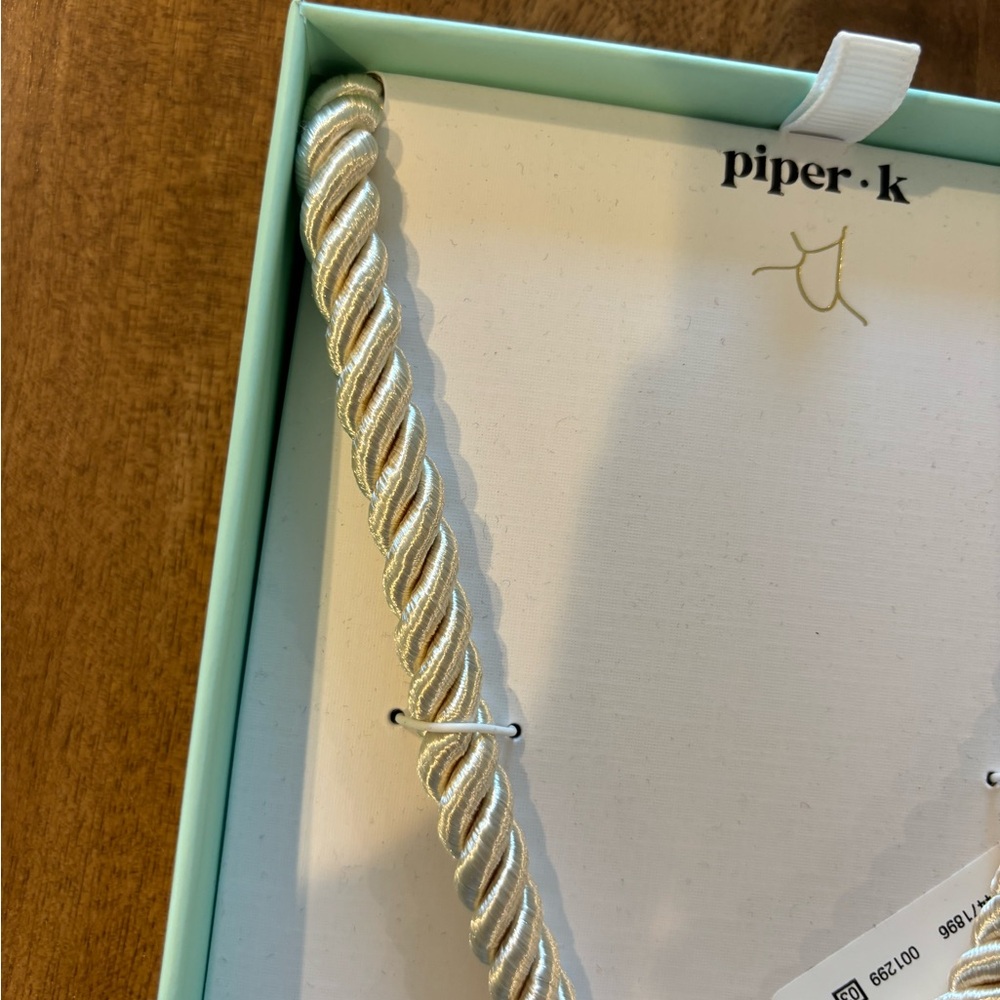 Piper K Shell Gold Rope Statement Necklace - Picture 3 of 3